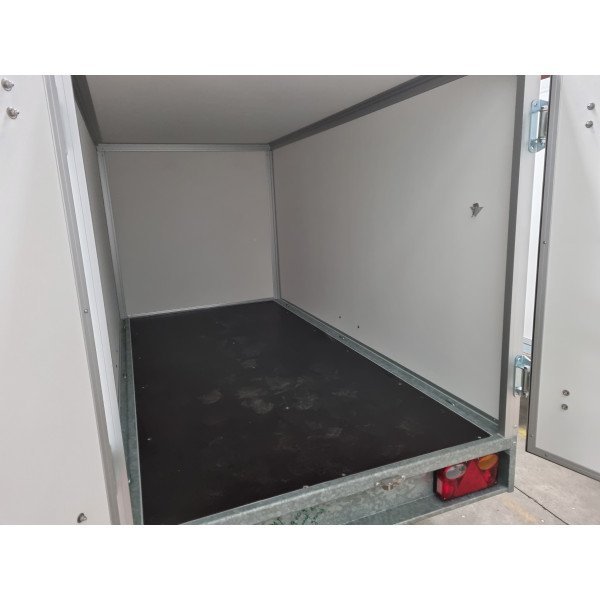 fourgon 2 m 57 x 1 m 57 x 1 m 40 750kg 1 essieu jpeg